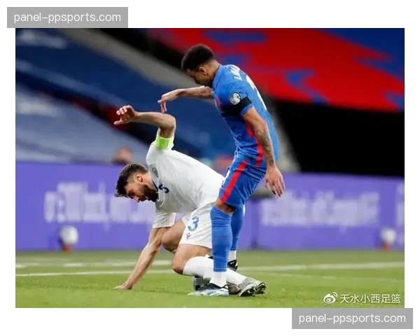 现场:格拉纳达小球迷冲入场内拥抱偶像后被安全带离 现场:格拉纳达小球迷冲入场内拥抱偶像后被安全带离