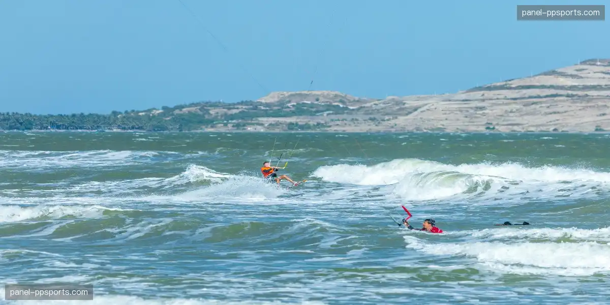 🏀 暴力隔扣瞬间定格,篮筐震颤画面永流传,力量美学震撼心灵!📸
